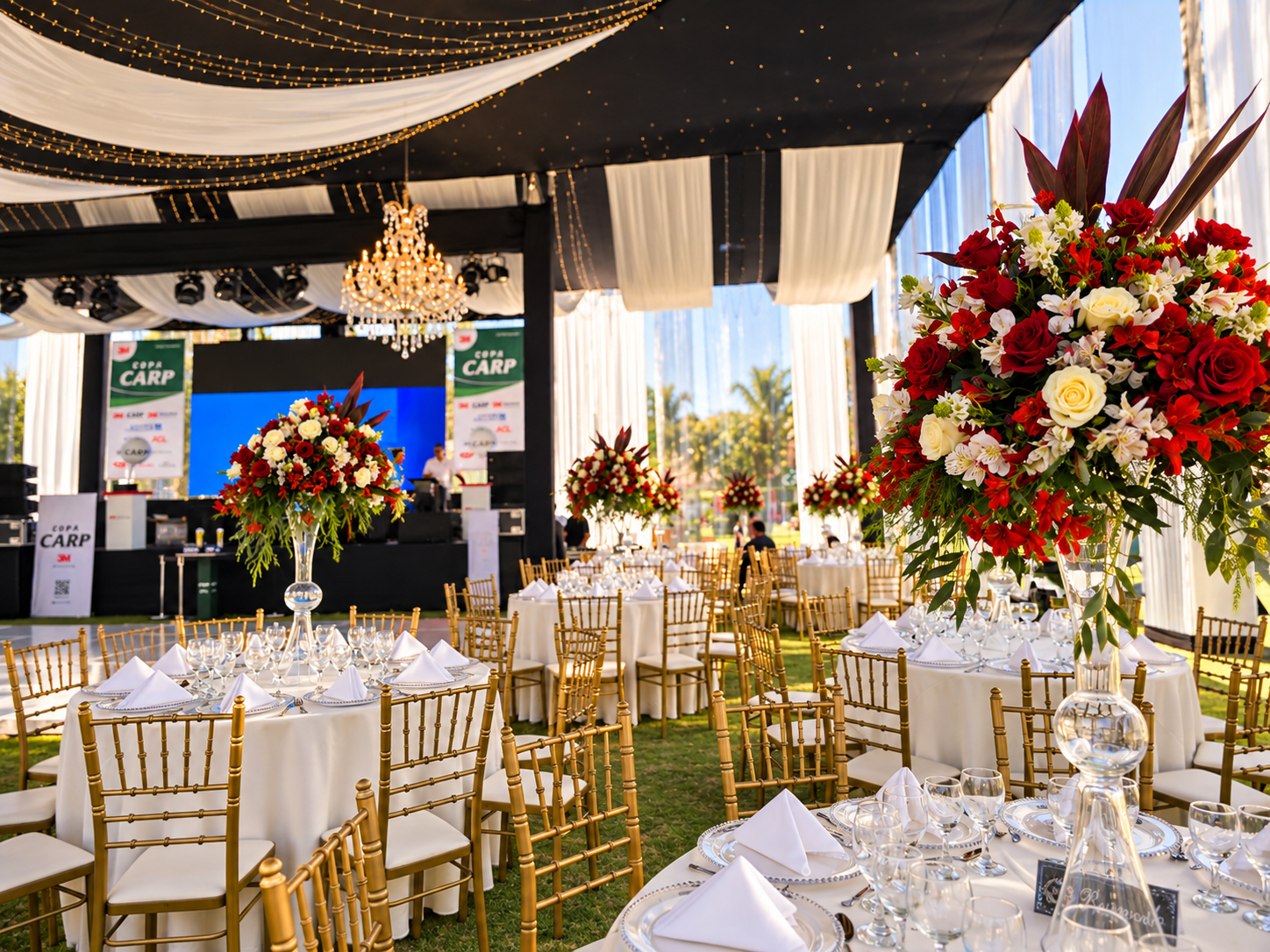 Banquete elegante bajo luces de gala